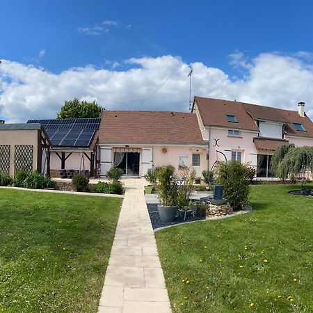 Une Parenthese Fleurie La Heuniere Exteriér fotografie